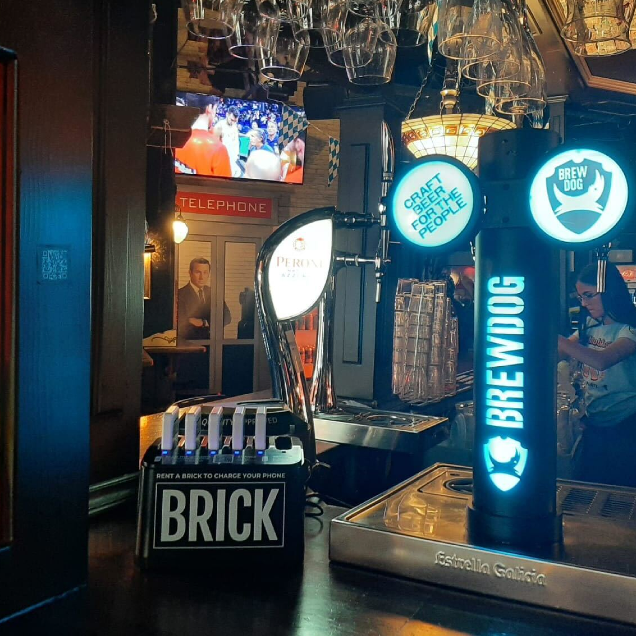 Brick's small 6 slot station on a bar